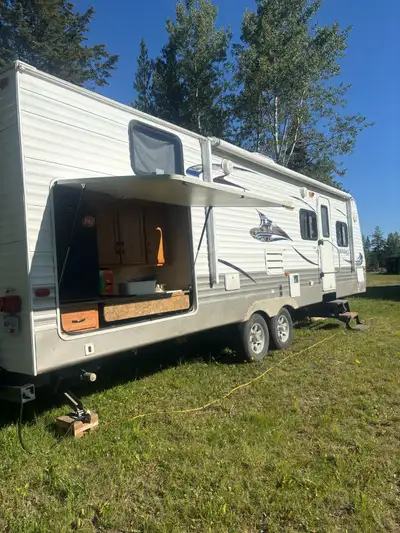 Great trailer to take the family camping. Three bunks in a separate bedroom, full length slide with...