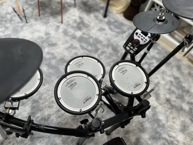 Roland TD-11KV Electronic Drum Kit Excellent Condition in Drums & Percussion in City of Toronto - Image 7