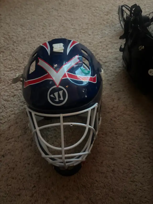 Kids play/ball hockey helmet in Hockey in Guelph - Image 2