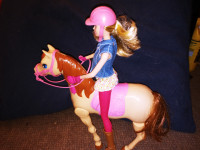 WALKING  BARBIE  HORSE BATTERY  OPERATED