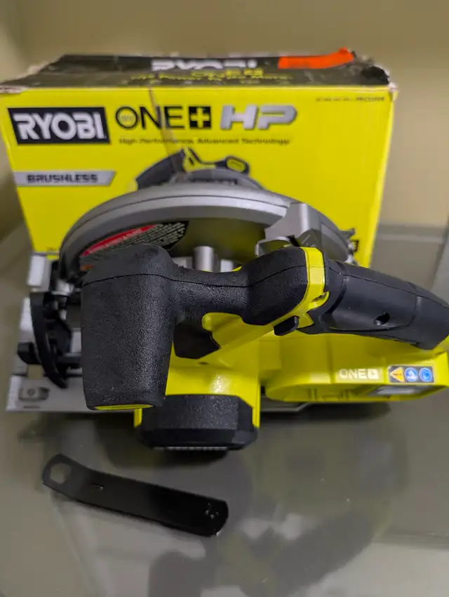 RYOBI PBLCS300B Cordless Circular Saw (Tool-Only) in Power Tools in Oakville / Halton Region - Image 4