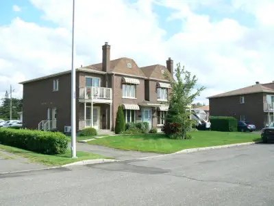 Beau secteur tranquille,endroit idéal pour personnes retraité ou semi-retraité, 2 chambres et , cuis...