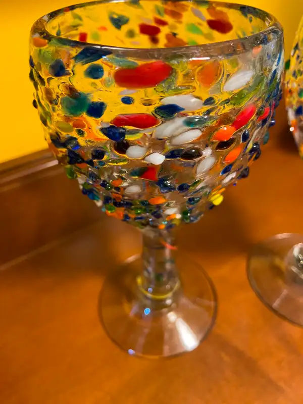 Pair of Handblown Mexican Glass Pebbled Confetti Wine Glasses in Arts & Collectibles in Oshawa / Durham Region - Image 6