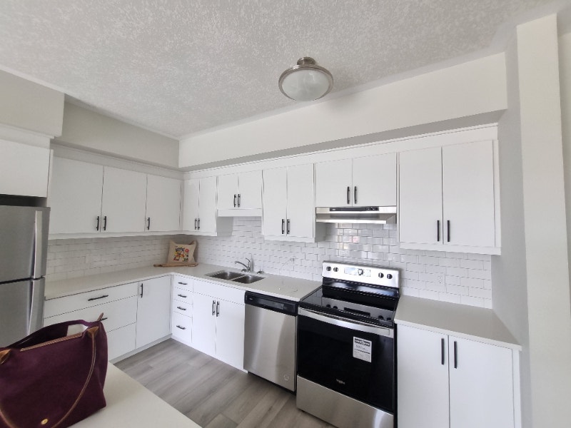 Beautiful new 2bedroom, 3bath townhouse for rent in Kitchener Long