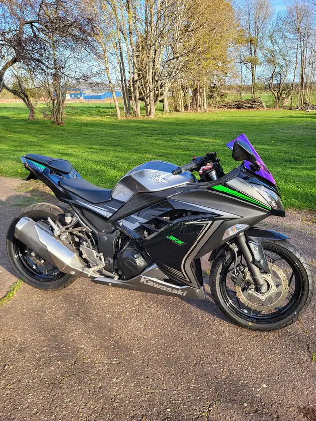 2013 Kawasaki Ninja 300  in Sport Bikes in Charlottetown - Image 5