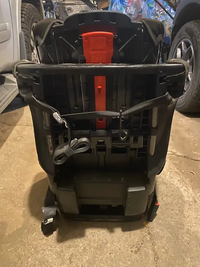 Britax Click Tight Booster in Strollers, Carriers & Car Seats in Edmonton - Image 5