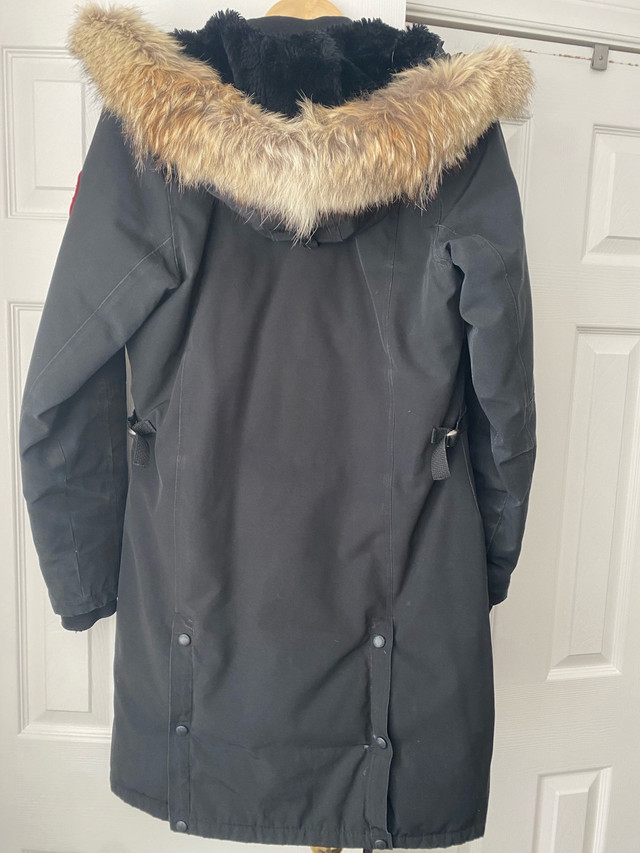 Canada Goose Jacket in Women's - Tops & Outerwear in City of Toronto - Image 3