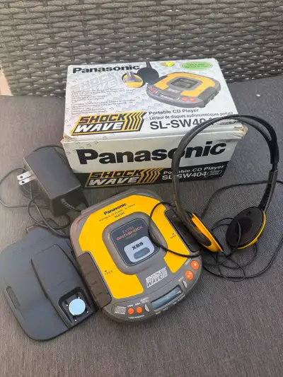 RARE with box and paper! Unlock nostalgia with this mint 1995 portable cd player. Works with battery...