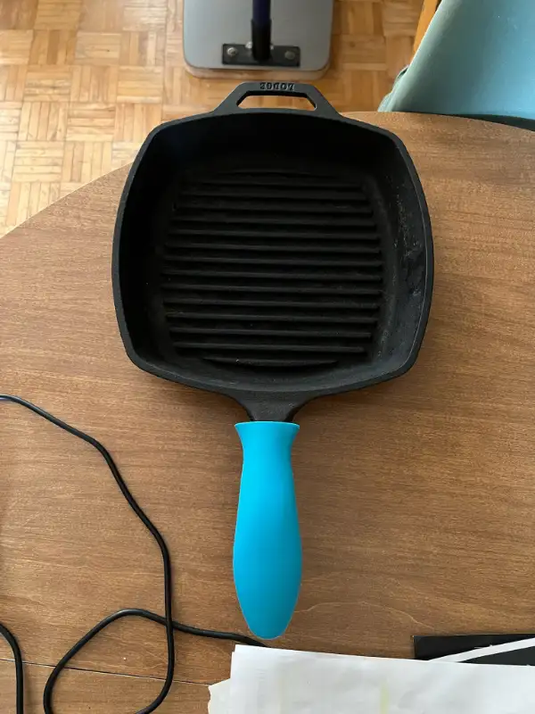 cast iron skillet/grill in Kitchen & Dining Wares in Ottawa - Image 2