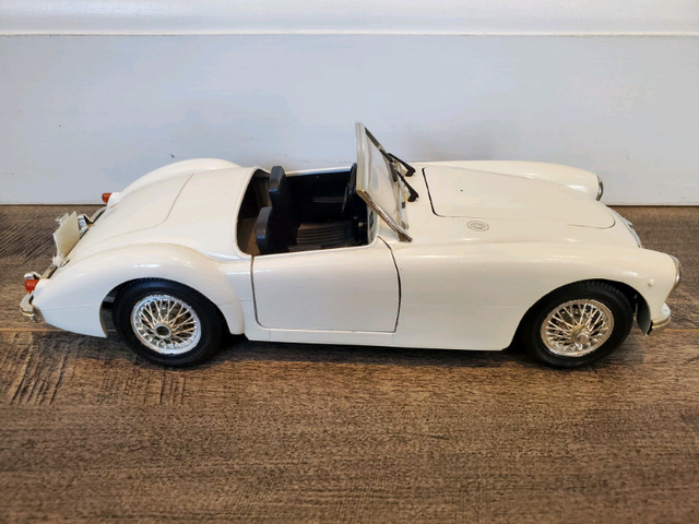 1:16 Diecast Tonka Polistil MG A Twin Cam Convertible White NB in Arts & Collectibles in Kawartha Lakes - Image 2