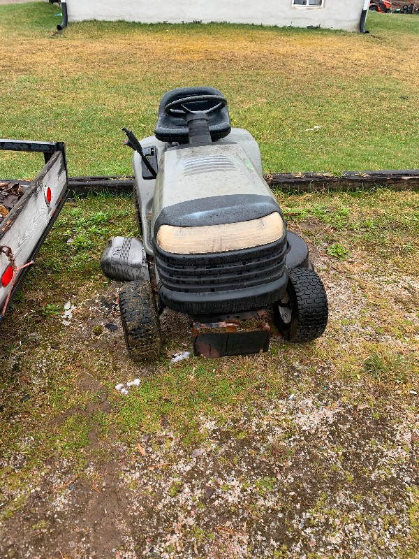 2 Craftsman lawnmowers one runs the other the engine is seized in Other in Sudbury - Image 2