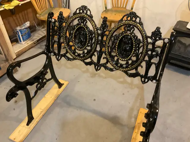 Cast iron garden bench in Patio & Garden Furniture in Barrie - Image 3