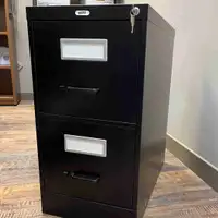 Locking filing cabinet