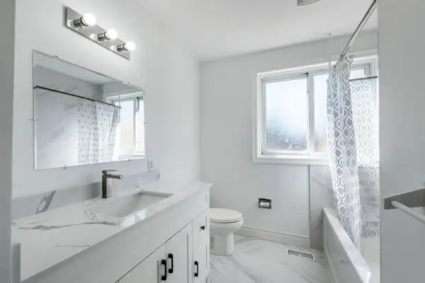 Students rental in Waterloo in Long Term Rentals in Kitchener / Waterloo - Image 5