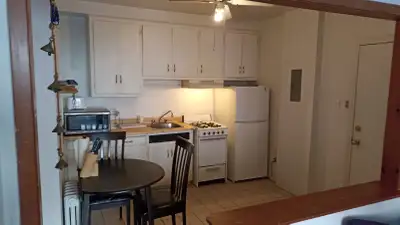 Joli 3 ½ situé au 1er étage du 3722 rue Coloniale, un immeuble calme et bien entretenu. Emplacement...