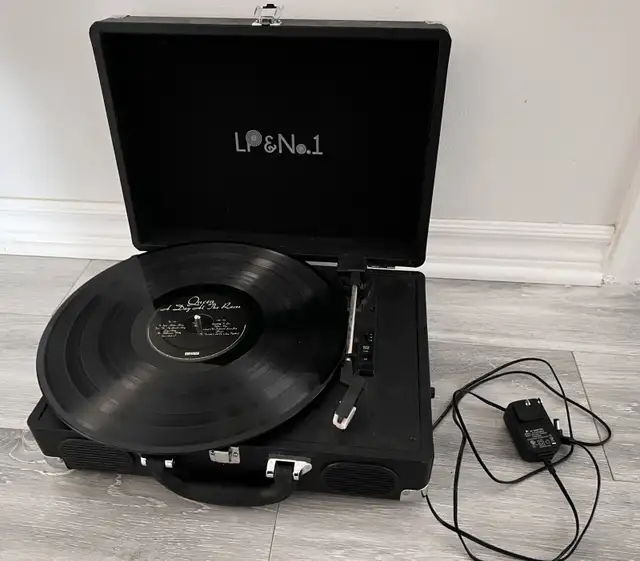 LP&No.1 Portable Suitcase Turntable with Stereo Speaker, Classic in Other in City of Toronto - Image 3