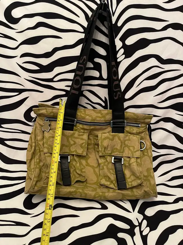 TOUS camouflage nylon tote bag in Women's - Bags & Wallets in City of Toronto - Image 5