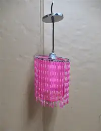 Lampe suspendue rose pour une chambre