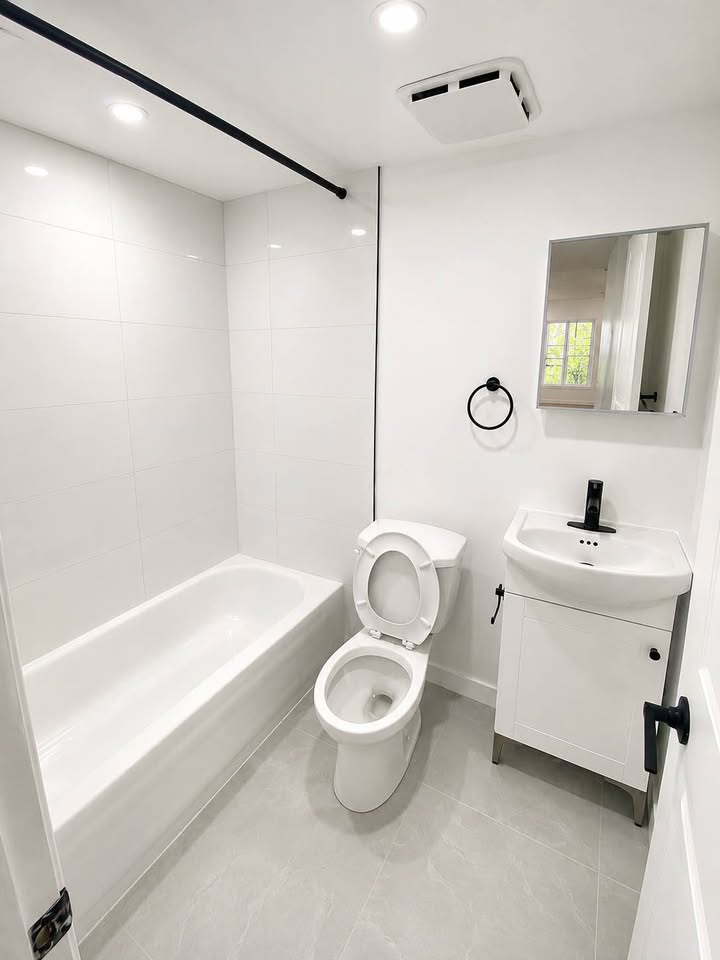 1 Bed 1 Bath - Apartment (CDN-NDG) - $1,225/mo — photo 2