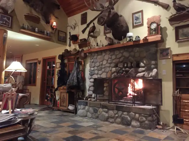 Winter wonderland with private hot tub in British Columbia in Canada - Image 8