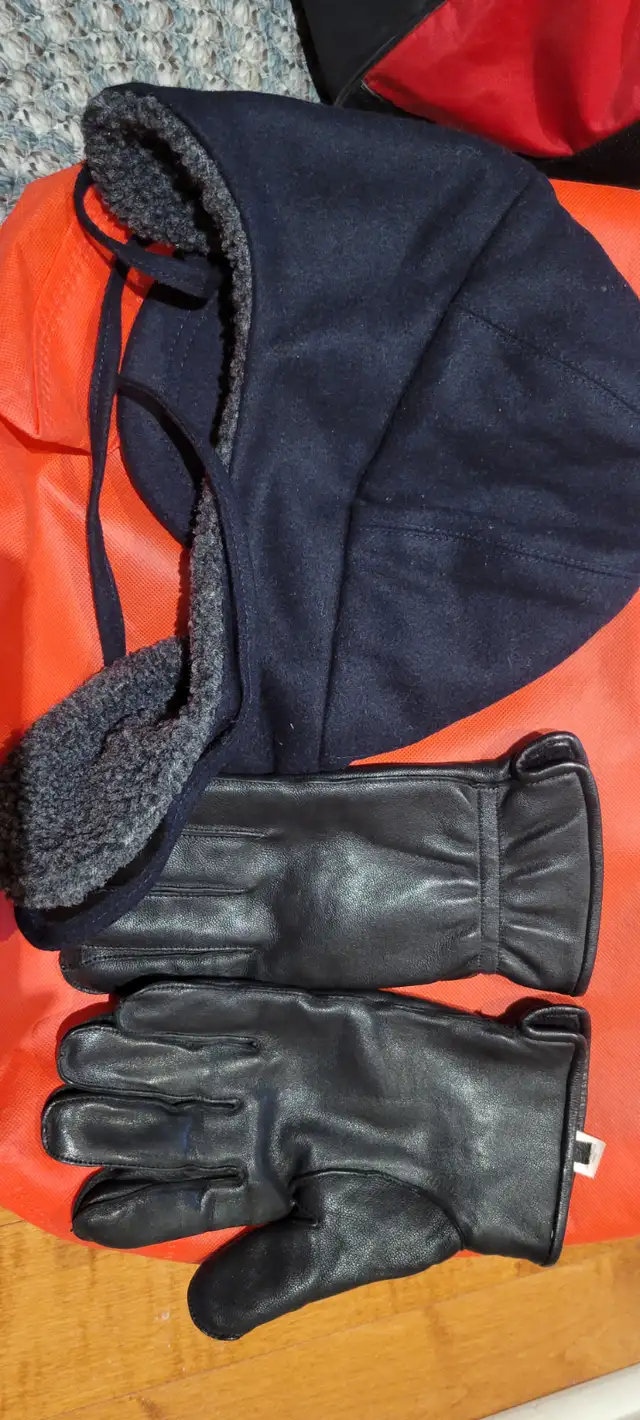 MEN'S WINTER CLOTHING-JACKETS, SWEAT, TURTLE NECKS, CAPS, MANY in Men's in Mississauga / Peel Region - Image 3