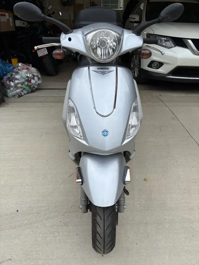 PIAGGIO FLY 150 SCOOTER 2009 in Scooters & Pocket Bikes in Edmonton - Image 5