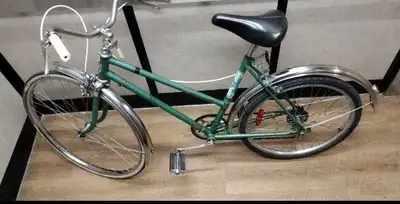 Vintage Unival Bicycle Original green paint Chrome Fenders, Handlebars, rims Bike is in great shape,...