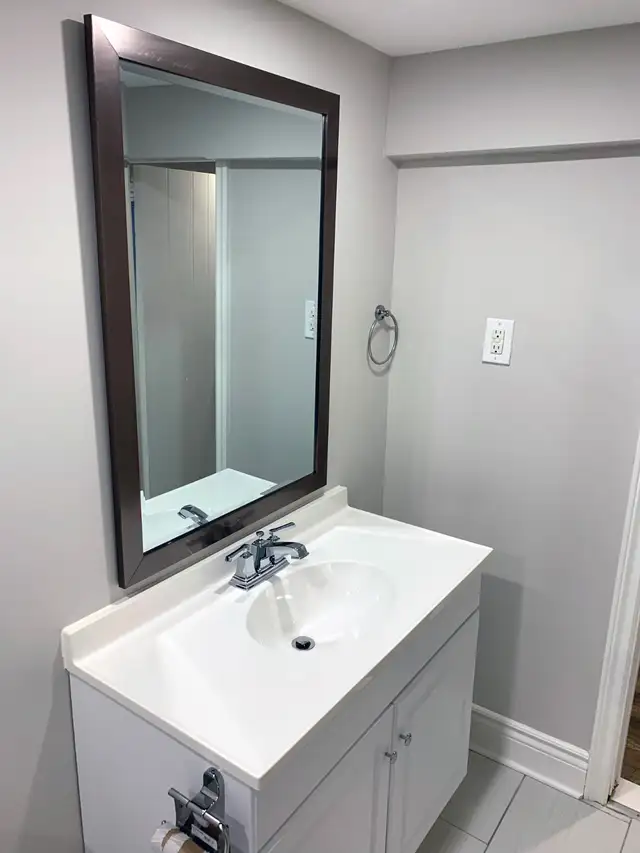 Bright, recently  renovated 1 bedroom apt. Utilities included. in Long Term Rentals in Hamilton - Image 7