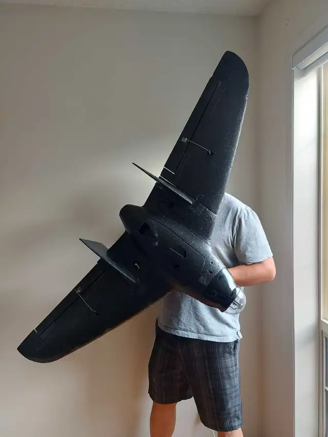 RC Plane big 1950mm FPV Wing & Two LiPo Batteries in Hobbies & Crafts in Calgary - Image 3