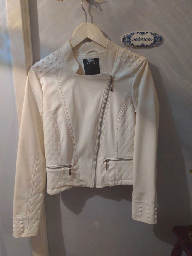 Women's White faux leather jacket by therapy.  XL. Never worn dans Femmes - Hauts et vêtements d'extérieur  à Kingston