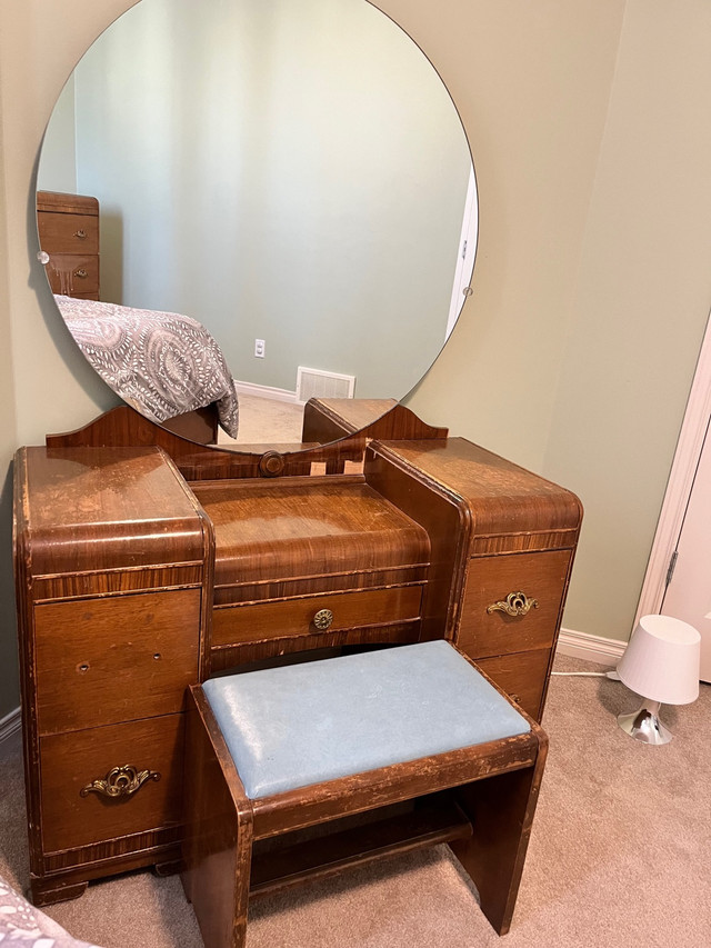 OBO Antique Double bedroom set in Dressers & Wardrobes in Edmonton - Image 3