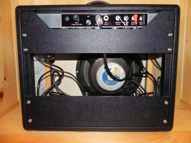 Fender Princeton Reverb 1964 clone in Amps & Pedals in City of Montréal - Image 3