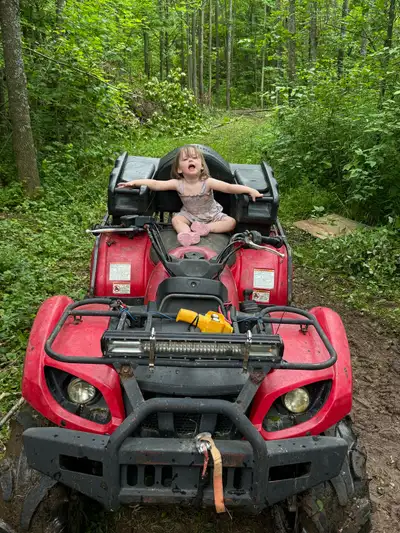 02 Grizzly 660 4x4 with lockers Has 2up seat New battery New winch Light bar Runs and drives Needs a...