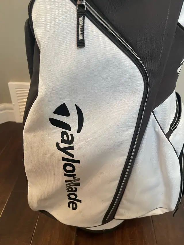 Taylormade golf bag  in Golf in Edmonton - Image 8