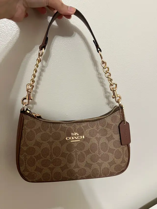 Teri coach shoulder bag