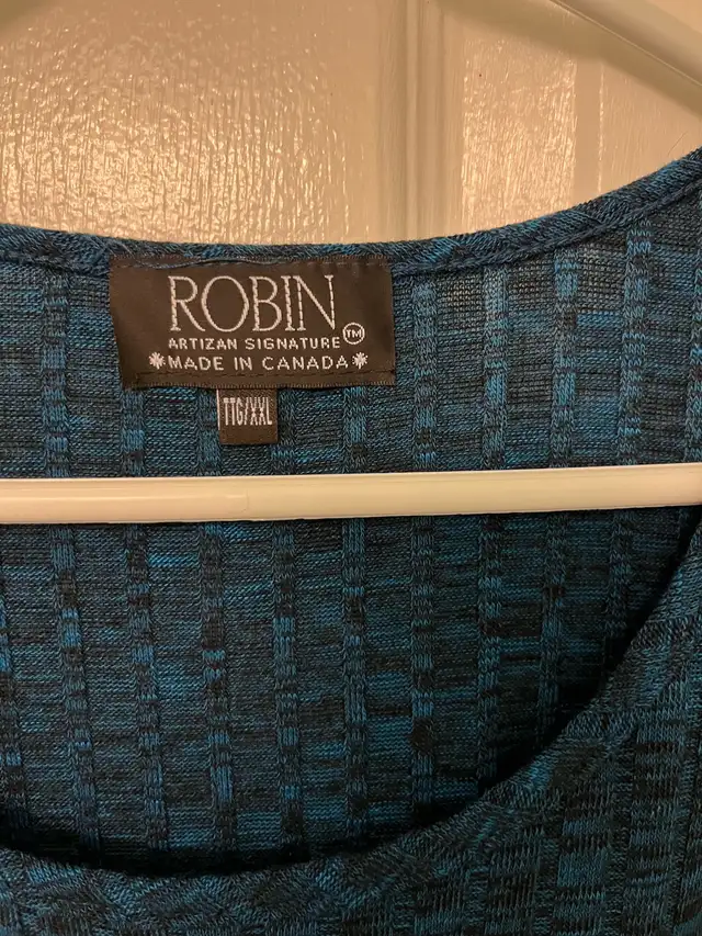 sweater set, never worn, XXL, $10 in Women's - Tops & Outerwear in City of Halifax - Image 3