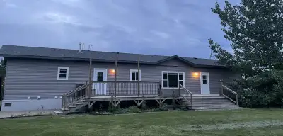 House for Sale – Spacious & Upgraded Manufactured Home Built in Manitoba in 2015 by Grandeur Homes,...