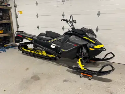 2017 Ski Doo Summit X 850 165” no rips or missing lugs Completely stock Electric start and pull star...