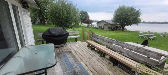 Lakefront Cottage by Lake Scugog in Ontario in Canada - Image 10