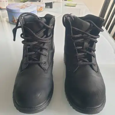 Big kids hiking ankle boots- boys or girls- size 3- light wear, View more