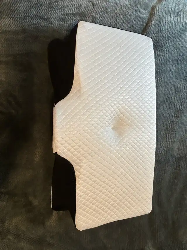 Ergonomic pillow in Health & Special Needs in Kelowna - Image 3