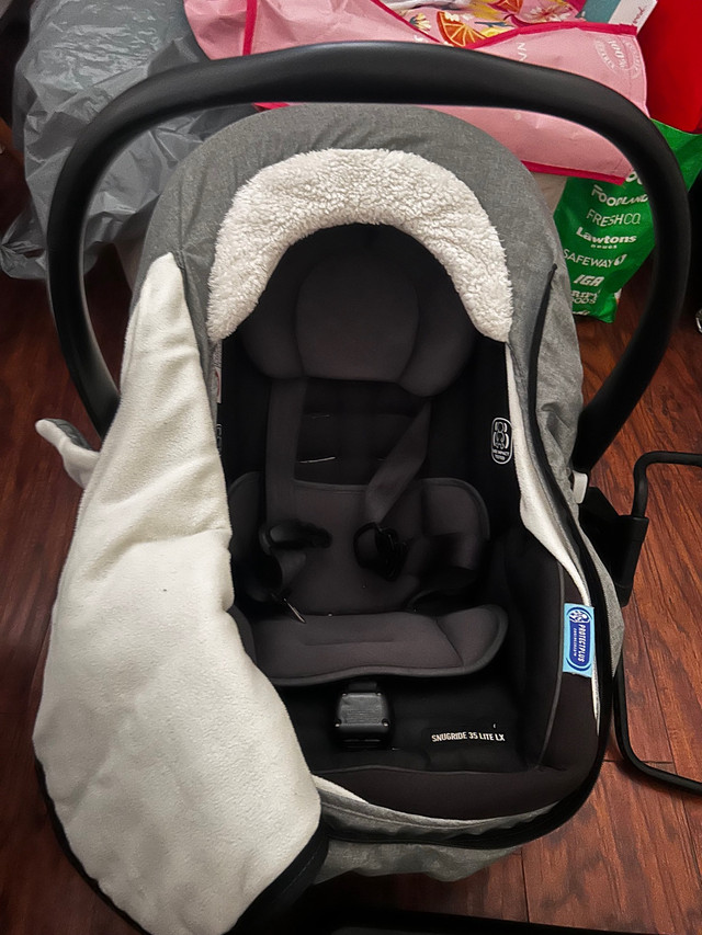 Graco car seat combo in Strollers, Carriers & Car Seats in City of Toronto