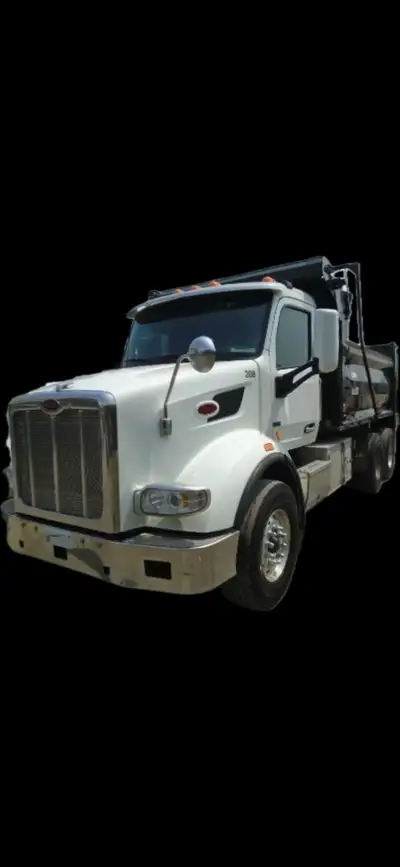 2015 Peterbilt 567 dump truck , 650000 km on a Mx-13 ,510HP with only 7200 hours. 14.6 front 46 rear...