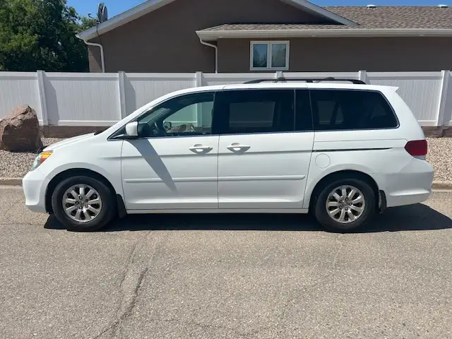 2008 Honda Odyssey EX L - RARE - 8 PASSAGER - LOW KM63860079041795120