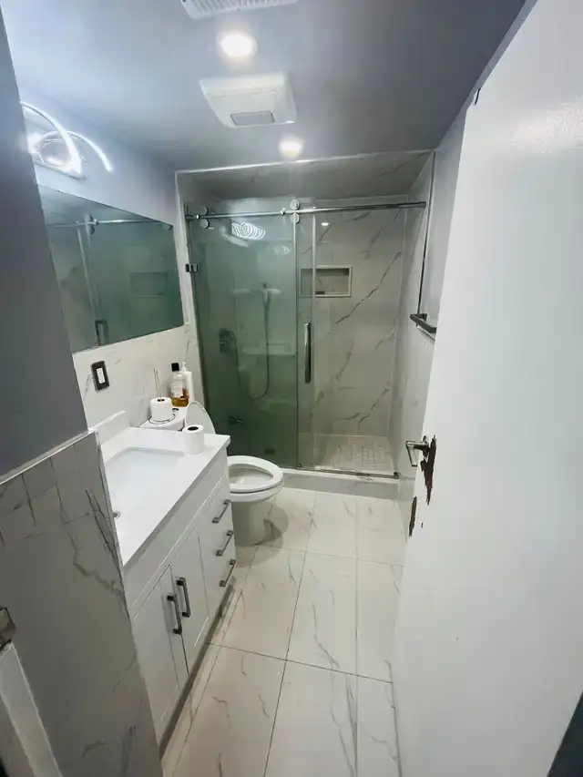 FURNISHED GIRL SHARING ROOM AVAILABLE NEAR SQUARE ONE$450