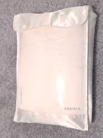 100% Mulberry Silk Throw blanket - 53" x 70"Brand New, View more