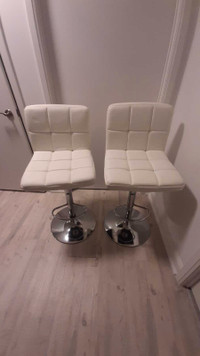 White faux leather bar stools (set of 2)
