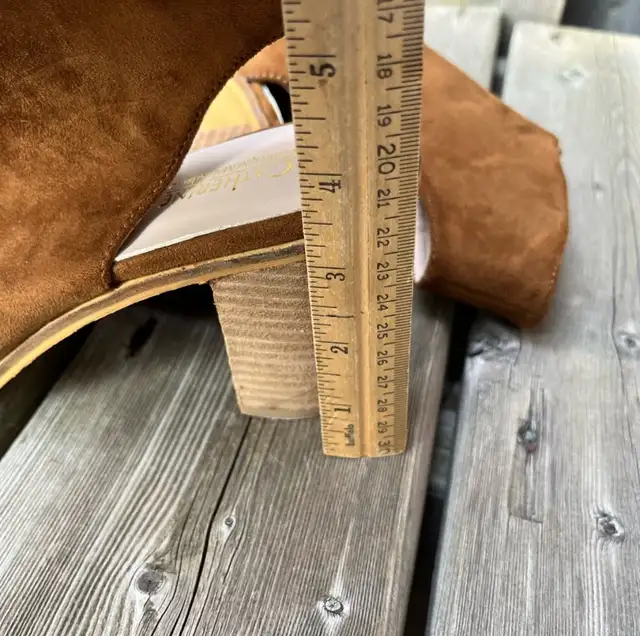 Catherine Malandrino Brown Suede High Heel Block Sandals Size 10 in Women's - Shoes in Barrie - Image 11