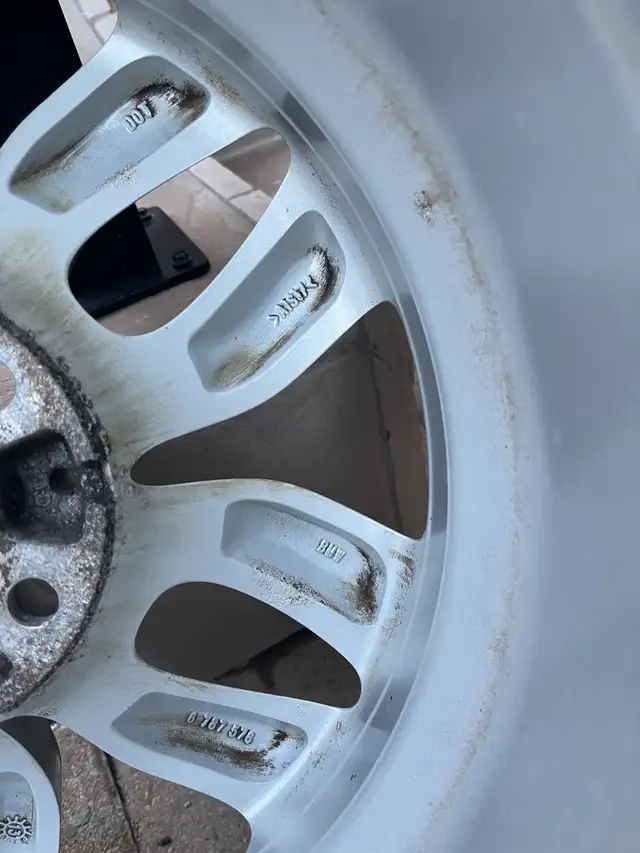 BMW  X3 OEM Rims & Winter Tires  Run Flat 225/60/17 - Like New in Tires & Rims in City of Toronto - Image 5