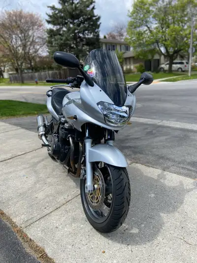 Check out this used 2002 Kawasaki ZR7-S, a reliable and stylish motorcycle perfect for both commutin...